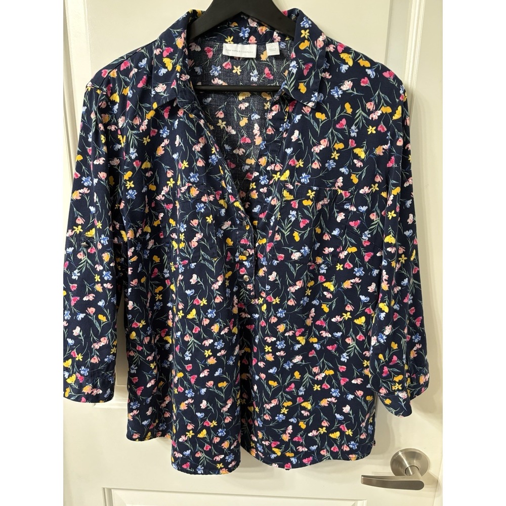 Women's Blouse Size L Navy Colorful Fun Floral V-Neck 3/4 Roll Tab Sleeve